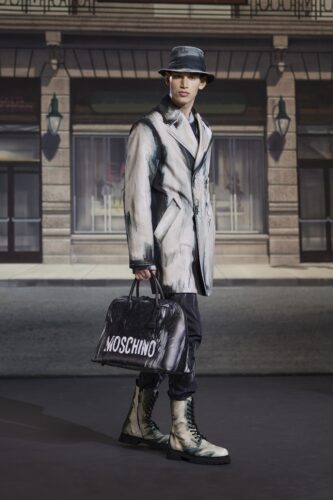 Moschino FW21 Look 02