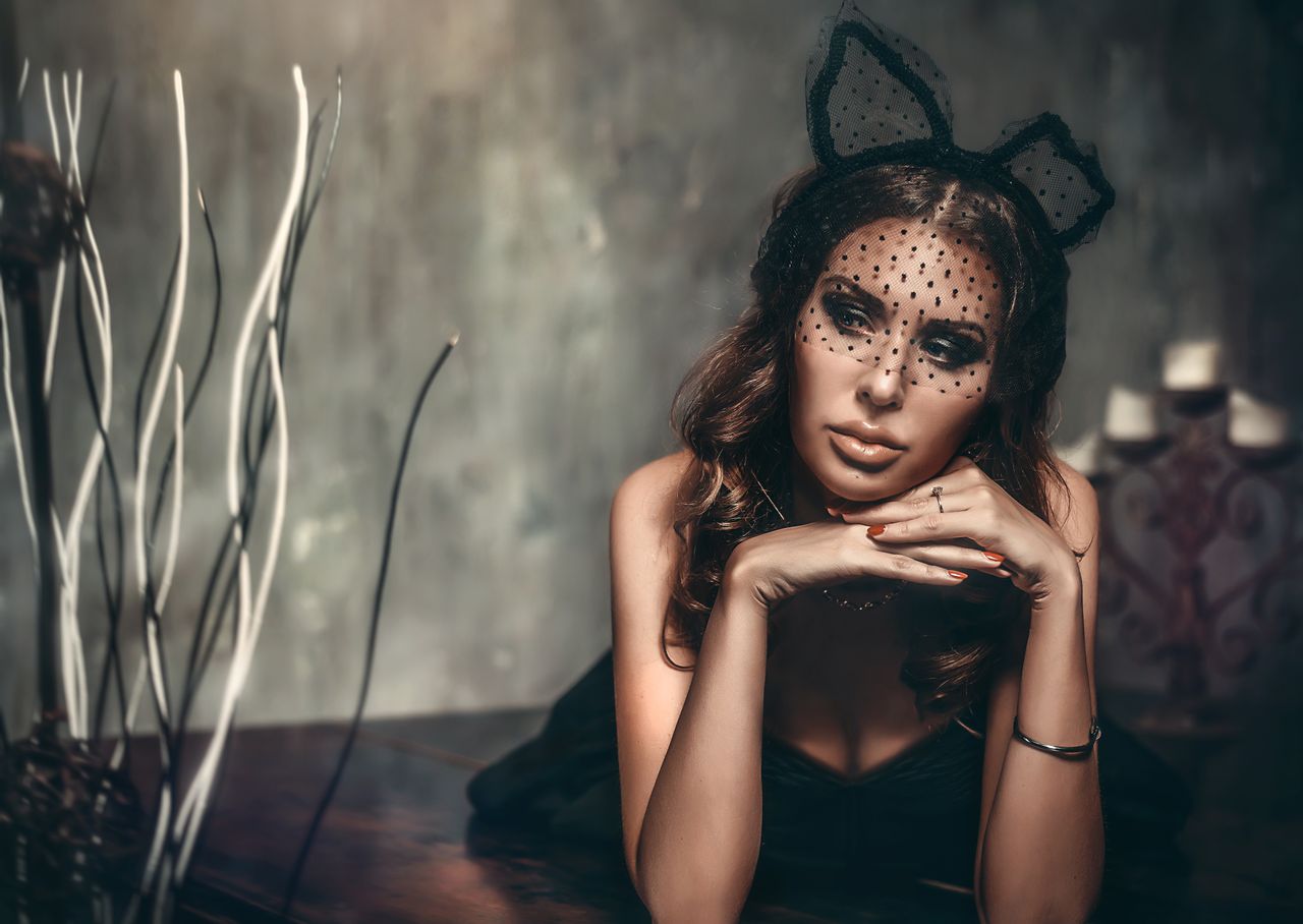 Luxury Halloween Makeup Looks & Essentials: Glamour, Chill, or Movie StarStylish woman posing elegantly with a vintage vibe, wearing a polka dot veil and lace headpiece.